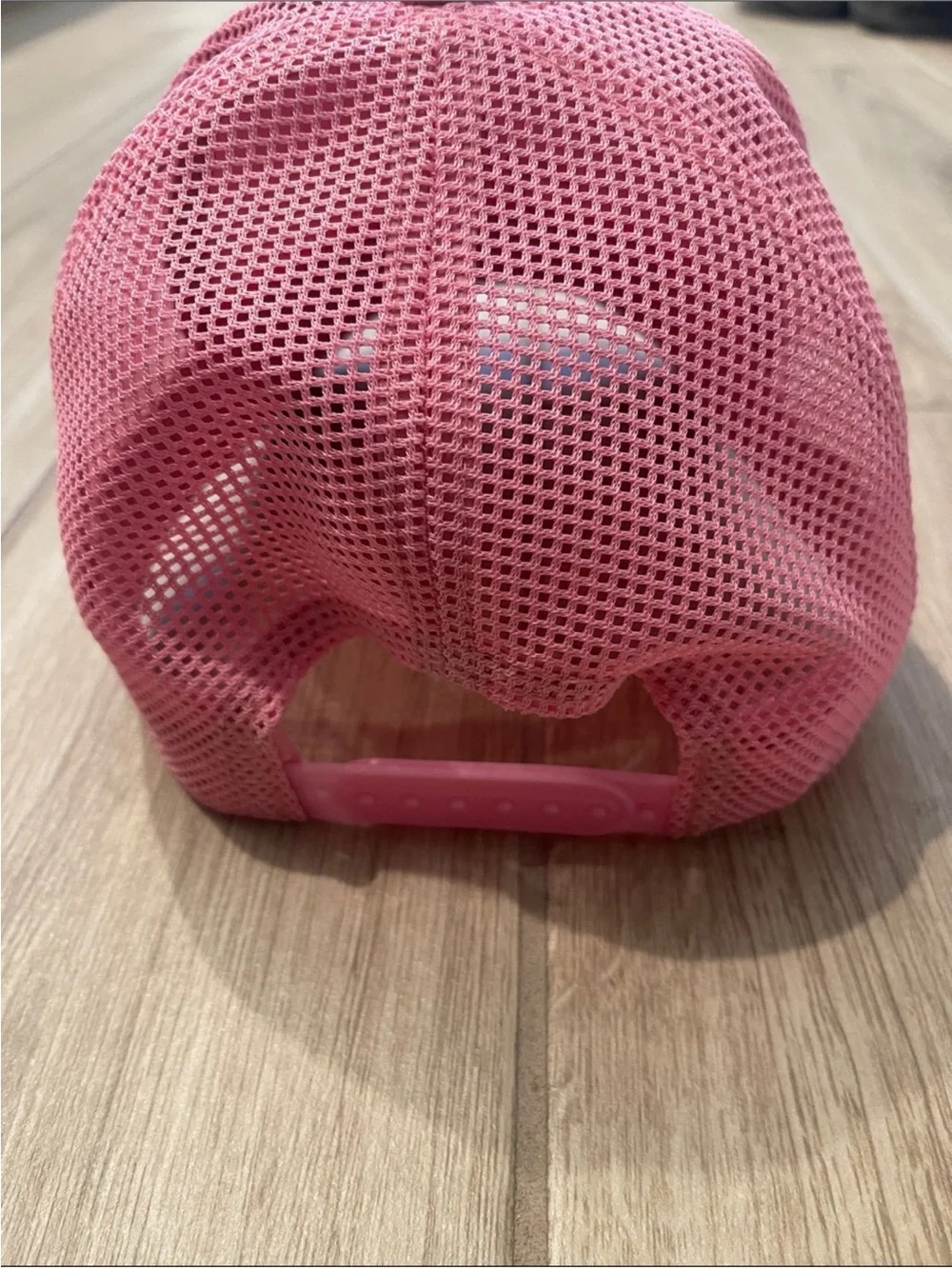 Alo Yoga District Trucker Hat Candy Heart Sweet Pink O/S